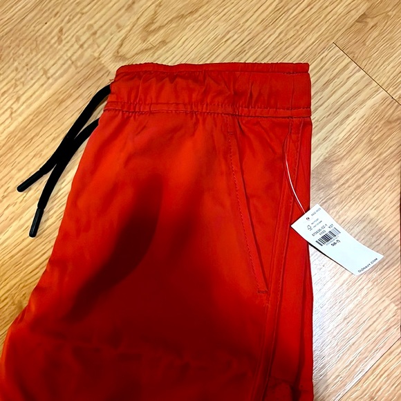 OLD NAVY NEVER WORN - Picture 2 of 3